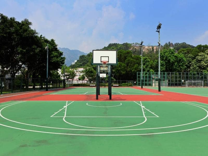 Outdoor multi-purposed courts for basketball and soccer.