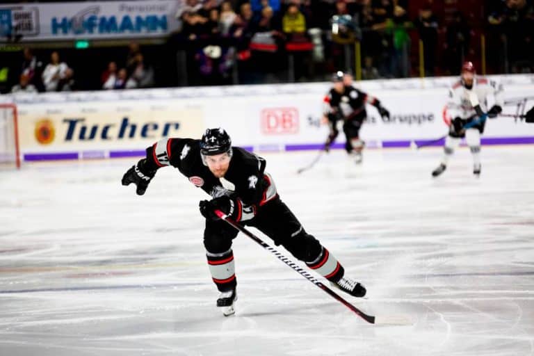 how-fast-do-hockey-players-skate-they-clock-in-at-coaching-kidz