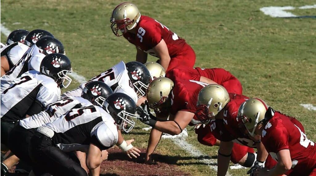  Der Nose Tackle macht sich bereit, den Quarterback zu stürzen.